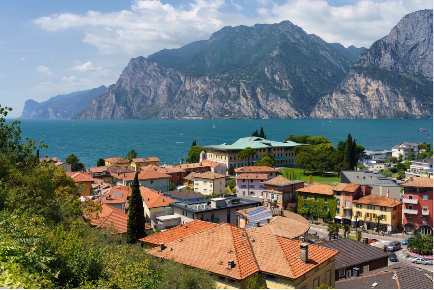 Torbole e il Lago di Garda con il Monte Baldo